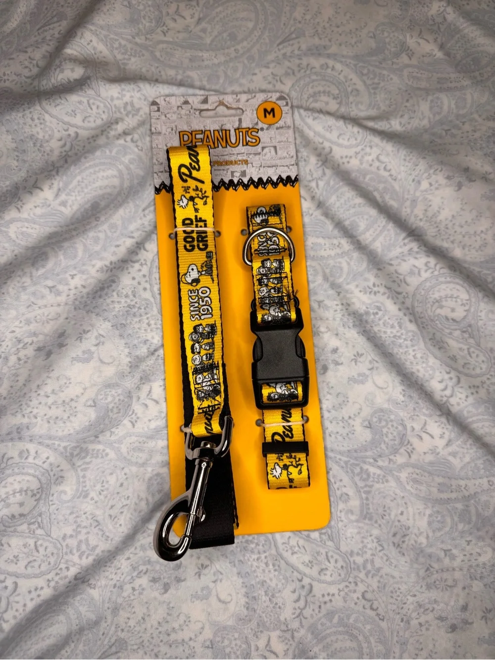 Peanuts Charlie Brown, Snoopy & Gang Medium Dog Collar & 5 foot Leash